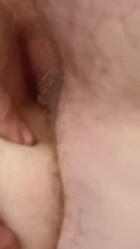 Stepson let his stepmother suck his dick, and then put his dick on her and tore her hairy pussy.   Clip 2