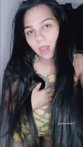 Hot MILF shows off big booty in sexy strip and twerk dance