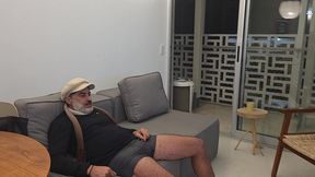 hospede gringo fica tarado pela governanta do hotel e fode ate o cuzinho da safada * o que ele nao esperava e que ela gostava muito de pica grande