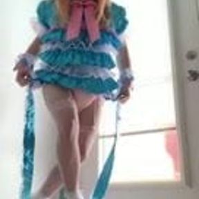 Sissy Doll Curtsey