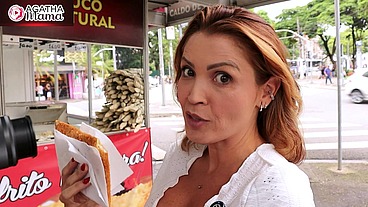 Eu, Agatha Mama em Feira Safada Pastel Quente Vira Boquete Molhado na Carona Uber!
