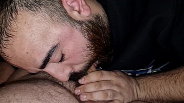 Trio de tíos peludos y gorditos se maman las pollas y se follan el culo