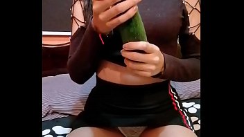 Me masturbo duro para mis seguidores (Uso un pepino GRANDE)