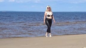 big leather ass - walk beach