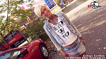 Blonde kurze haare tattoo Milf hat EroCom Date &ouml_ffentlich und wird abgeschleppt zum Date