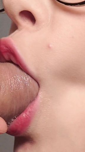 Close up blowjob   Clip 1