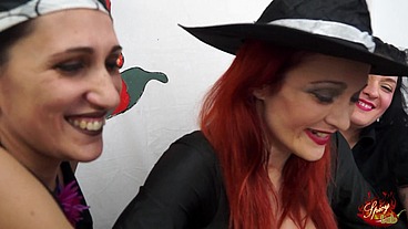 Tre fighe lesbicano in webcam con Mary Rider, Luna Dark e Paola Diamante