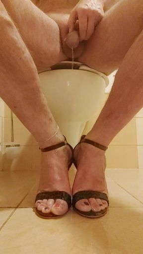 Foot fetish and nice piss