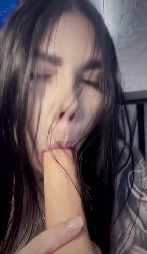 Free VIP OnlyFans solo GF gives a blowjob