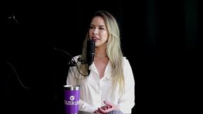 Est&aacute_ fazendo bastante sexo anal, gozou, tem um vibrador que a faz ter squirting sozinha, e o seu conte&uacute_do com um cadeirante... - Milena Moreau (SHEER/RED)