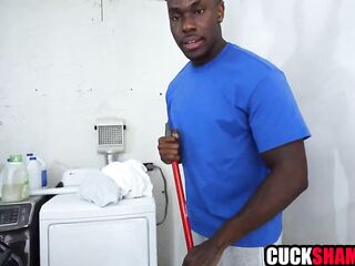 Wife cucks spouse with ebony construction worker