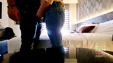 Isa hotwife follando frente a su marido, cumpliendo su fantasia cuckold