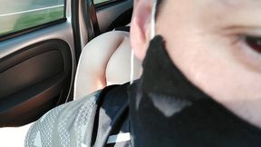 exibindo a bunda na rodovia durante viagem