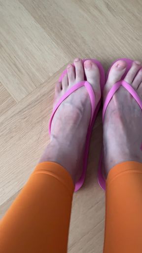 Show Feet in Flip Flops