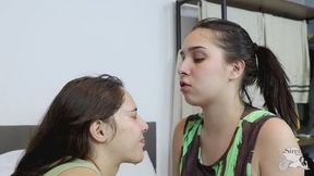 Sinta o meu bafo e minha saliva cheia de bactérias e nojenta cobrir todo seus rostinho by Lily Xavier (part02-05)