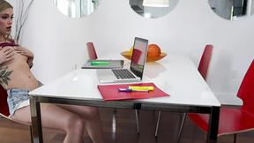 ”Teen Ho Kali Hypn0tized by Colors on Screen”