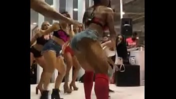 Gracyanne Barbosa Dan&ccedil_a do Palco do Arnold Classic South America(2018) com Gostosas ao Som de MC WM - Fuleragem   Os Africanos - Pumba la Pumba