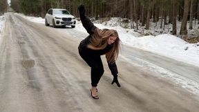 High heels mules in ice, high heels on ice, black mules on ice, girl on high heels on ice, slippery high heels