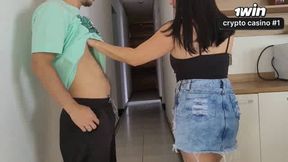 Arrisquei fazer sexo com o amigo do meu marido enquanto ele estava no banheiro.