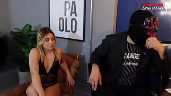 A Loirinha mais Gostosa do Porn&ocirc_ nos Bastidores Spartanas