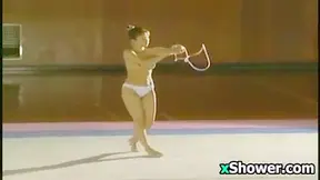 Atleta Asiática Actúa Sin Ropa Interior