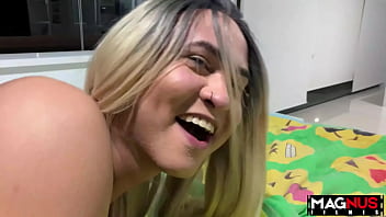 Pau no cu da puta loira gostosa