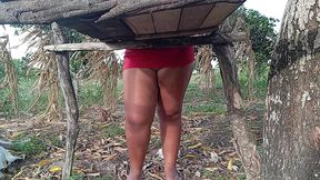 madrasta evangelica gostosa do meu enteado mostrando a buceta no parque publico enquanto corno filma tudo