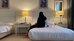 In a Hotel Room He Met an Arab Girl