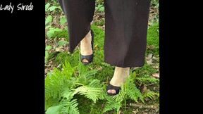 Crushing in the Forrest with black Peeptoes