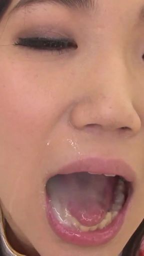 Stunning moment from &quot;Asiatische Teens squirten gemeinschaftlich&quot;