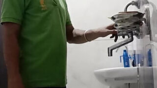 Szopás, fekete, csupasz hátú, szőrös, öreg és fiatal, apu – nyilvános videó érett fiatal amerikai meleg ribancokról, akik durva anális szexet folytatnak