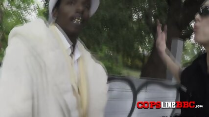 Black pimp is pounding a MILF s pussy in ahardcore threesome in jail.