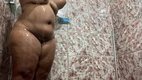 Quero algu&eacute_m no banho comigo !