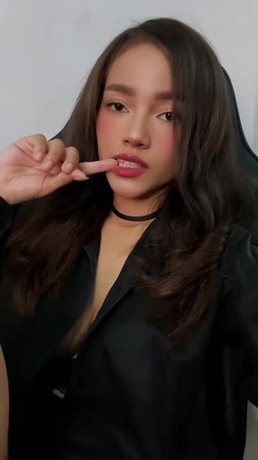 Goth Colombian Latina shows off her amateur onlyfans content