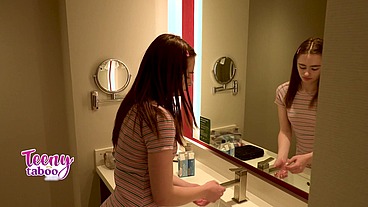 Stepdad Cums In His 18 Year Old Stepdaughter Reese Robbins
