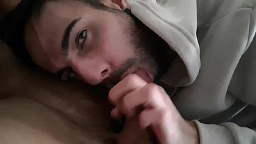 Sperme moi dessus et arrose moi de ton foutre
