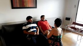 la madrastra de mi amigo va al super se trae lo que encuentra y se los coje hasta que viene el marido 2