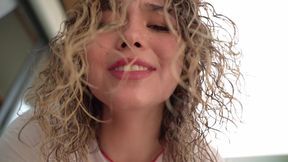 Ultra-babe Sucks My Dick Like a Chupachups