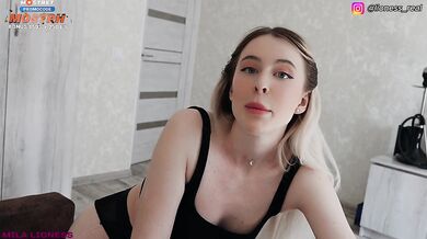 Stop Playing on the phone, I Miss Sex so Much! Fuck Your Stepmom While Your Father Is Not At Home!