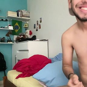 Latino amateur Henry Lynes jerks off dick in private video