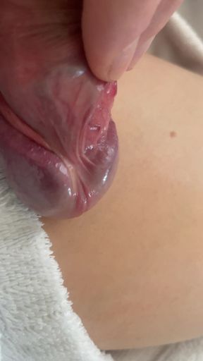 Plyaing with myself looking at my legs, for female eyes