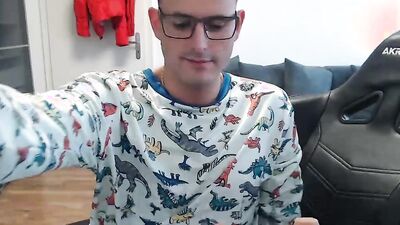 German cute boy jerks off twice on livecam and plays with dildo