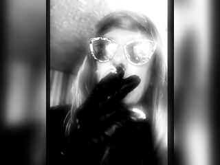 HAWT MRS. ROMAN LIKES SMOKIN' MORE120 MENTHOLS