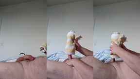kleiner schwanz hat spass mit dem handtuch
