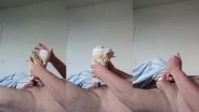 kleiner schwanz hat spass mit dem handtuch
