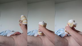 kleiner schwanz hat spass mit dem handtuch