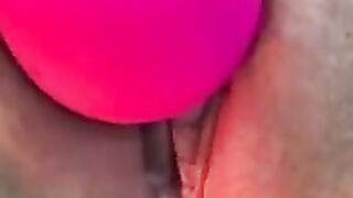 Ventenne italiana si fa scopare con i sex sex toys nel culo e nella fica