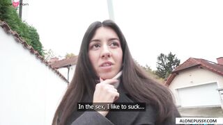 petite house cleaner loves to suck