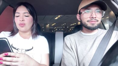 PASAJERA TETONA SEDUCE CHOFER