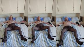 carmen nylonjunge auf dem bett gefesselt